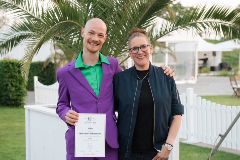 Award-der-Gastfreundschaft-2024-Kueche-Bar-Platz-3-foto-1-1